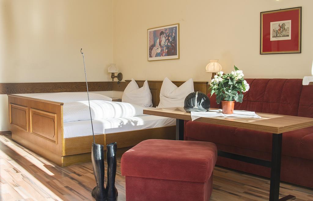 Hotel Reitzentrum Hausruckhof Ampflwang im Hausruckwald Extérieur photo